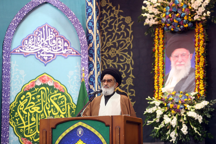 اقامه نماز عید سعید فطر در حرم حضرت فاطمه معصومه (س)