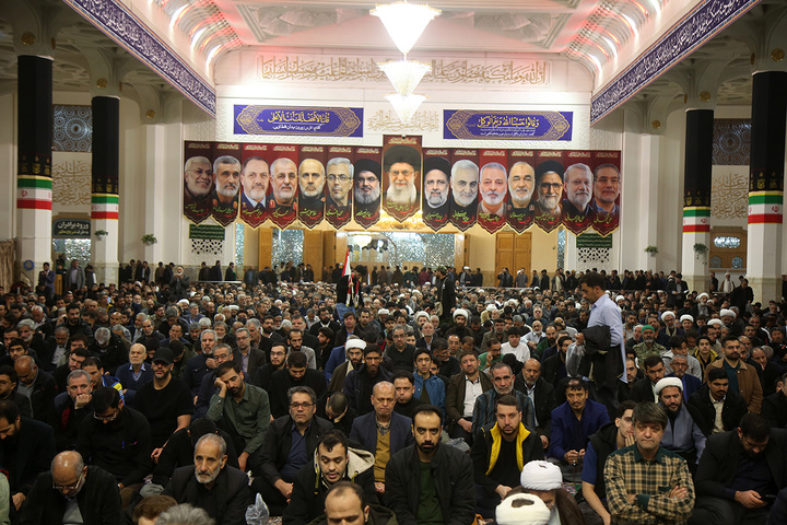 اقامه نماز عید سعید فطر در حرم حضرت فاطمه معصومه (س)