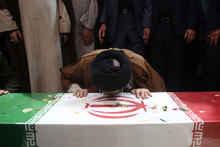 تشییع پیکر وزیر اطلاعات در حرم حضرت فاطمه معصومه (س)