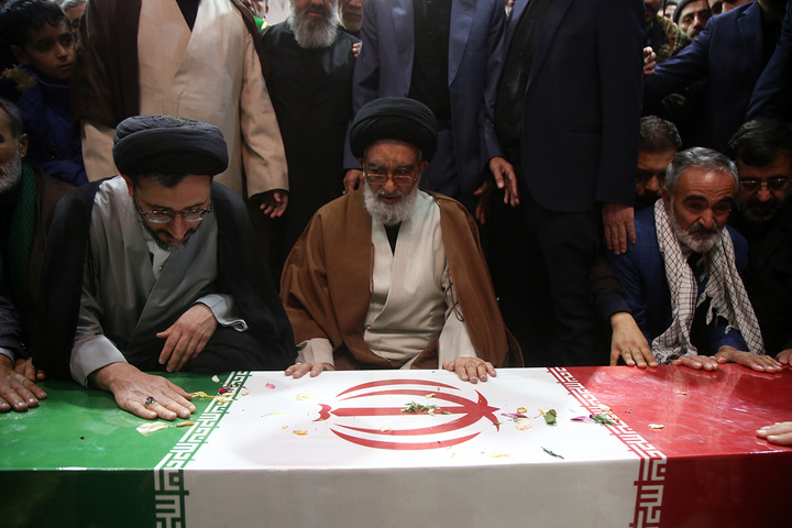 تشییع پیکر وزیر اطلاعات در حرم حضرت فاطمه معصومه (س)