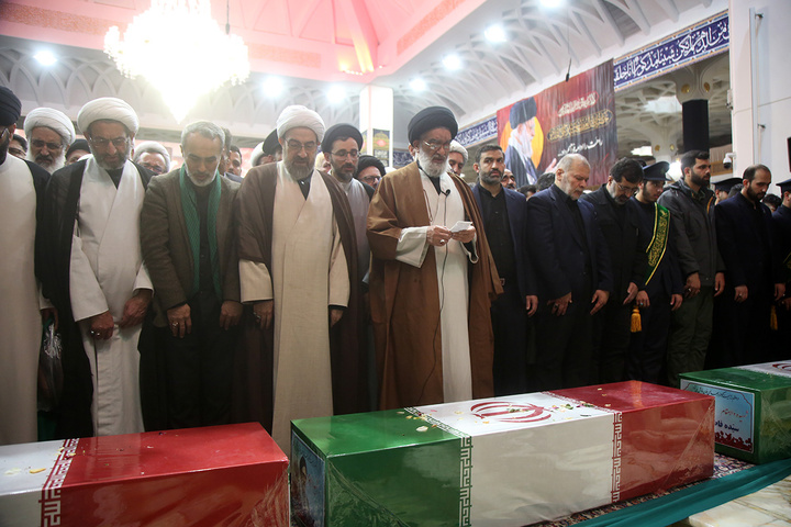 تشییع پیکر وزیر اطلاعات در حرم حضرت فاطمه معصومه (س)