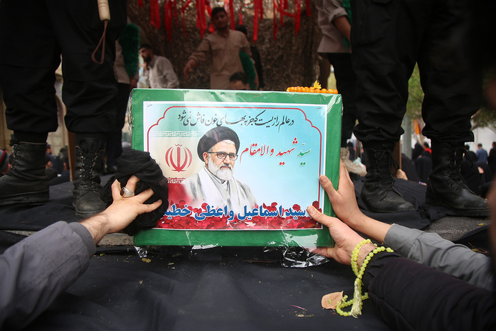 تشییع پیکر وزیر اطلاعات در حرم حضرت فاطمه معصومه (س)