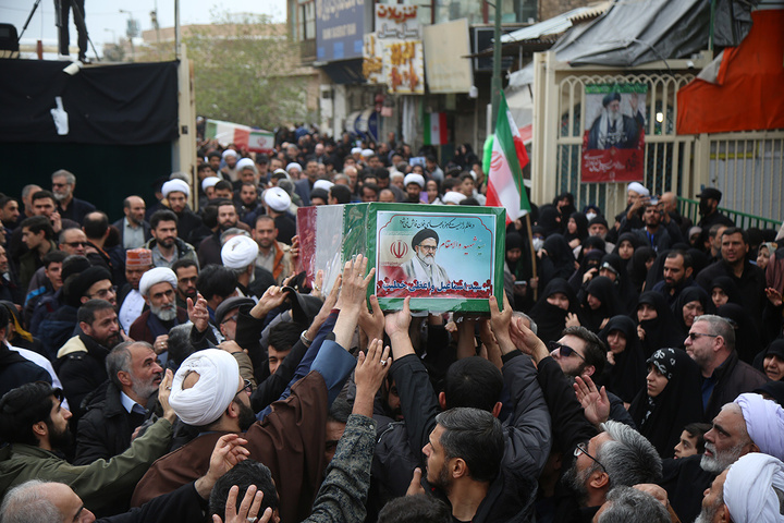 تشییع پیکر وزیر اطلاعات در حرم حضرت فاطمه معصومه (س)