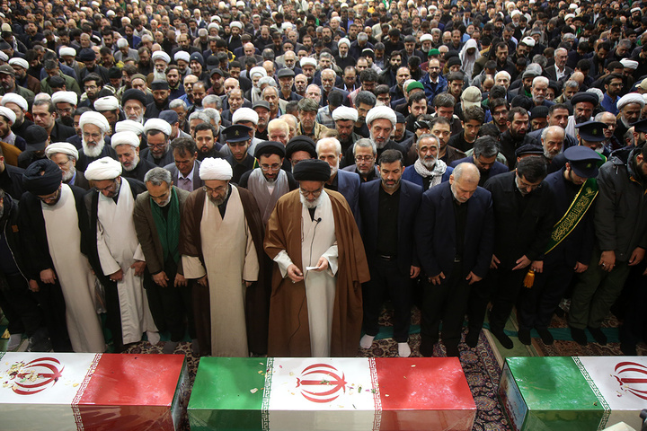 تشییع پیکر وزیر اطلاعات در حرم حضرت فاطمه معصومه (س)