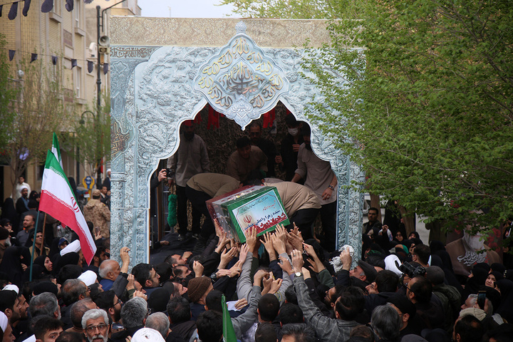 تشییع پیکر وزیر اطلاعات در حرم حضرت فاطمه معصومه (س)