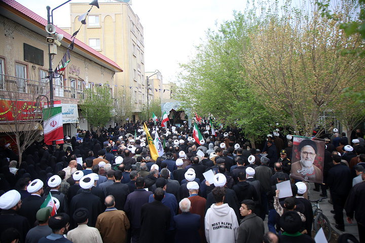 تشییع پیکر وزیر اطلاعات در حرم حضرت فاطمه معصومه (س)