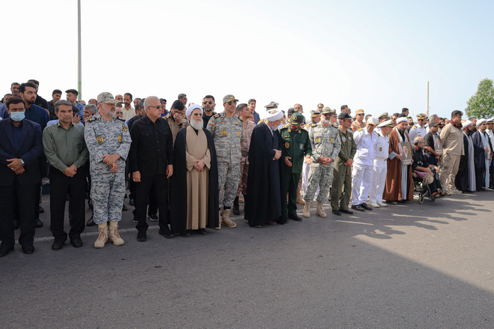 تشییع شهدای جنگ رمضان با حضور خدام حرم مطهر رضوی در بندرعباس