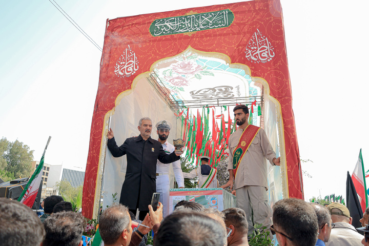 تشییع شهدای جنگ رمضان با حضور خدام حرم مطهر رضوی در بندرعباس