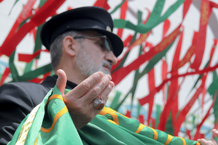 تشییع شهدای جنگ رمضان با حضور خدام حرم مطهر رضوی در بندرعباس