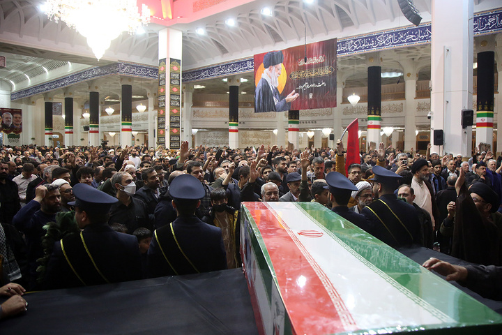 وداع با پیکر شهیده مرادی در حرم بانوی کرامت