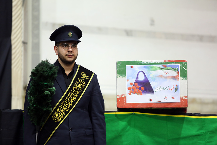 وداع با پیکر شهیده مرادی در حرم بانوی کرامت