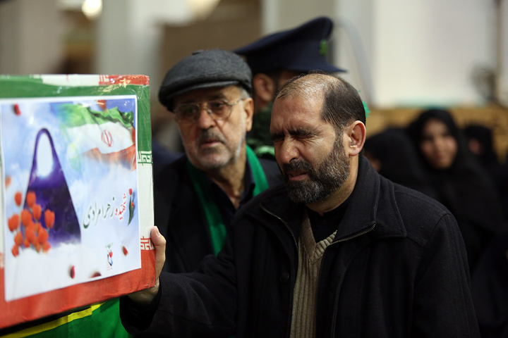 وداع با پیکر شهیده مرادی در حرم بانوی کرامت