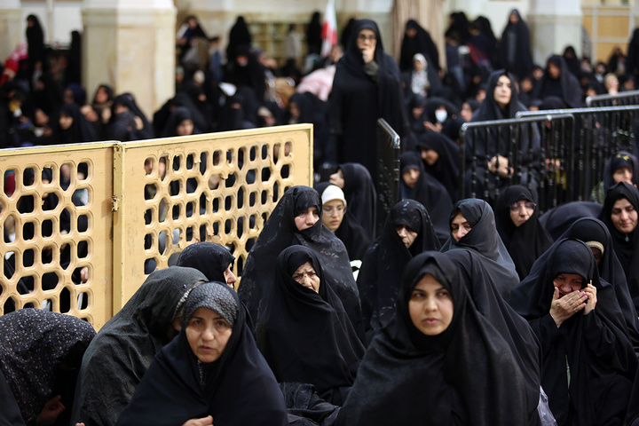 وداع با پیکر شهیده مرادی در حرم بانوی کرامت