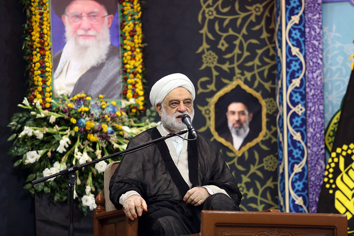 وداع با پیکر شهیده مرادی در حرم بانوی کرامت