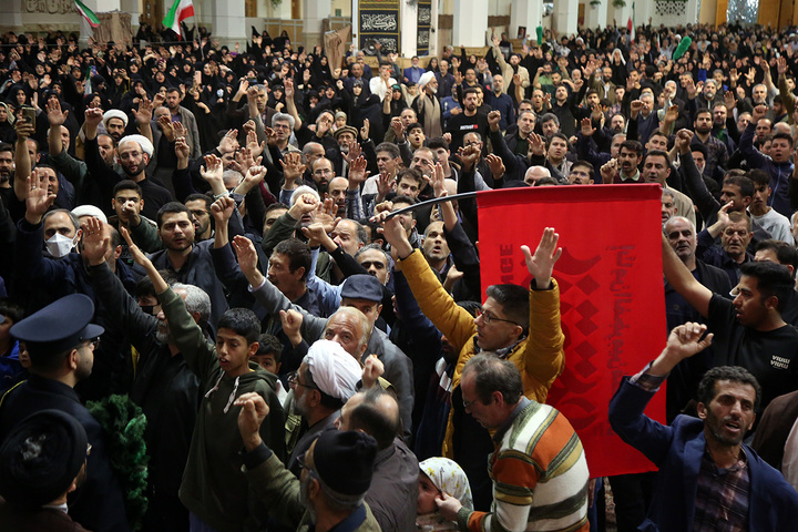 وداع با پیکر شهیده مرادی در حرم بانوی کرامت