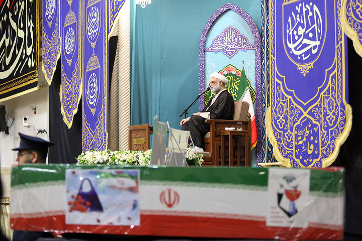 وداع با پیکر شهیده مرادی در حرم بانوی کرامت