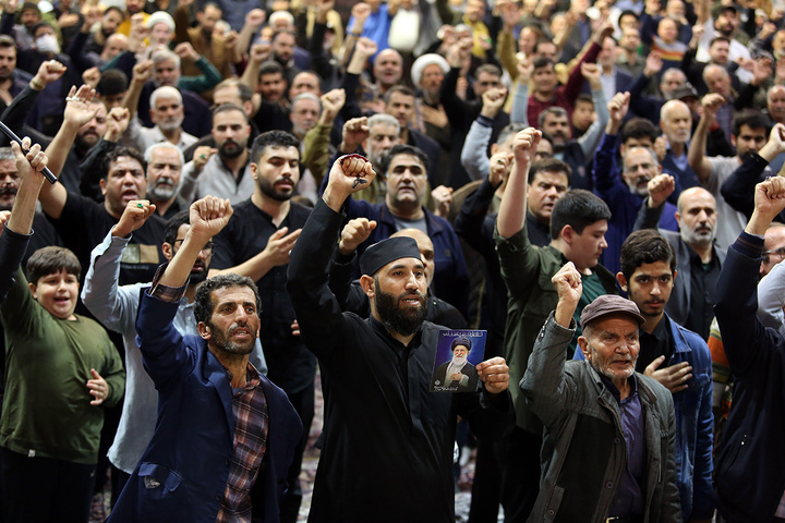 وداع با پیکر شهیده مرادی در حرم بانوی کرامت