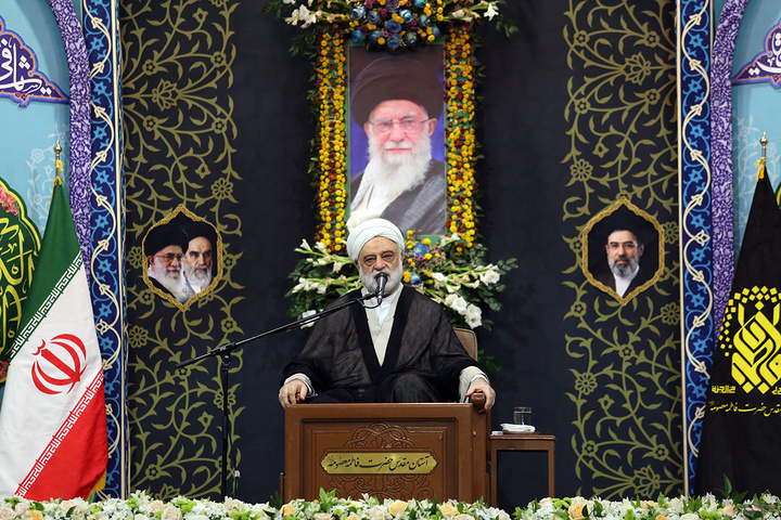 وداع با پیکر شهیده مرادی در حرم بانوی کرامت