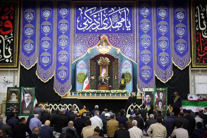 وداع با پیکر شهیده مرادی در حرم بانوی کرامت