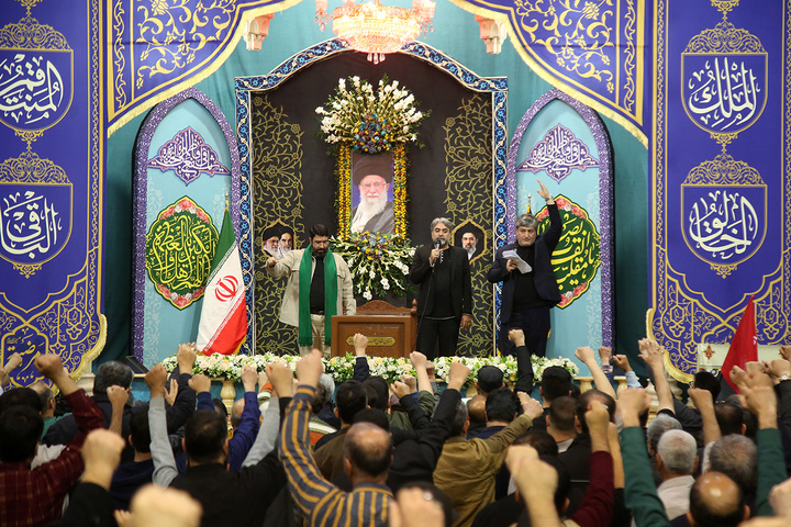 وداع با پیکر شهیده مرادی در حرم بانوی کرامت