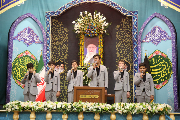 وداع با پیکر شهیده مرادی در حرم بانوی کرامت