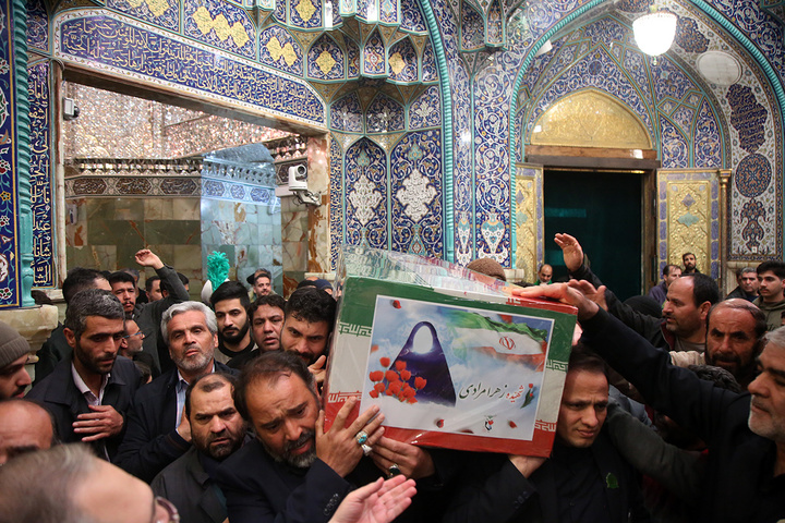 وداع با پیکر شهیده مرادی در حرم بانوی کرامت