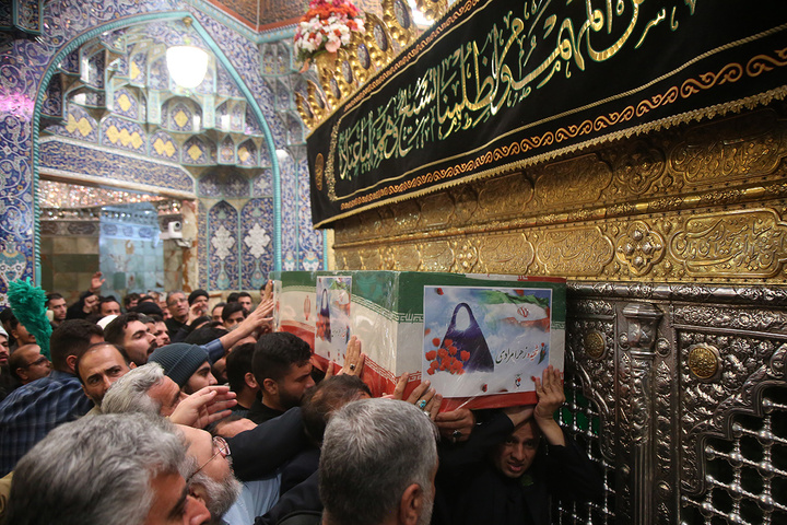 وداع با پیکر شهیده مرادی در حرم بانوی کرامت