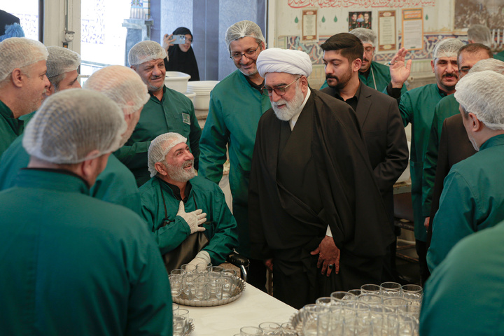 بازدید تولیت آستان قدس رضوی از روند خدمت رسانی به زائران نوروزی