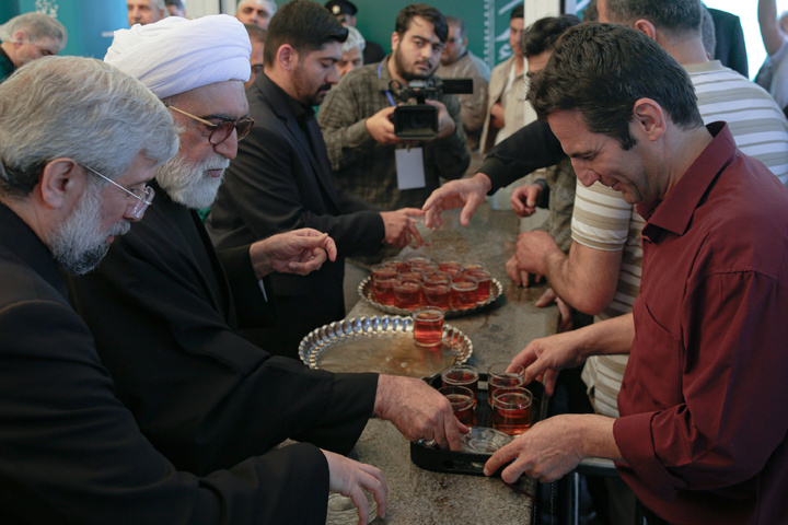 بازدید تولیت آستان قدس رضوی از روند خدمت رسانی به زائران نوروزی