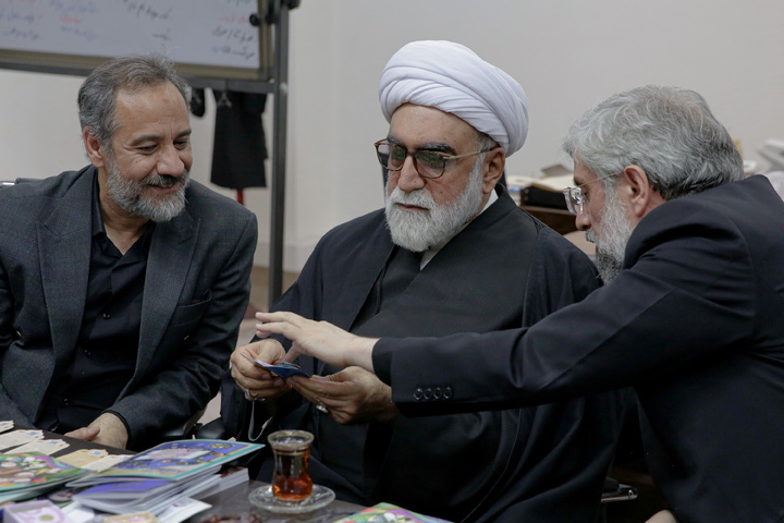 بازدید تولیت آستان قدس رضوی از روند خدمت رسانی به زائران نوروزی