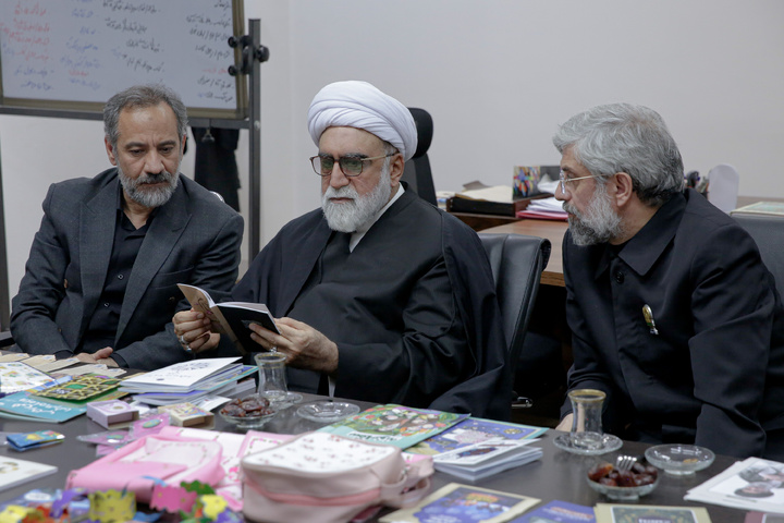بازدید تولیت آستان قدس رضوی از روند خدمت رسانی به زائران نوروزی