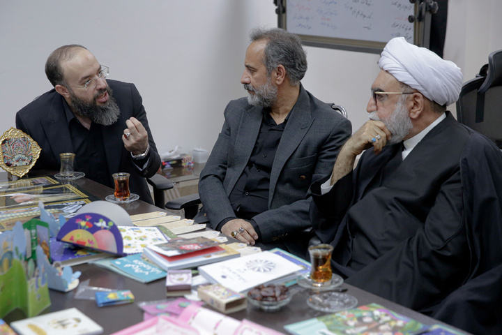 بازدید تولیت آستان قدس رضوی از روند خدمت رسانی به زائران نوروزی
