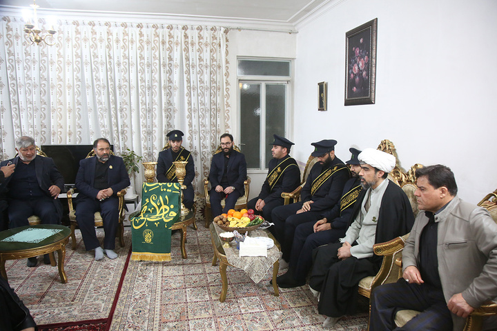 تکریم سه خانواده شهید جنگ تحمیلی رمضان توسط خادمان حرم بانوی کرامت