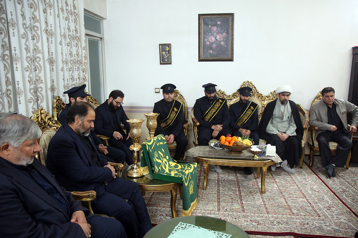 تکریم سه خانواده شهید جنگ تحمیلی رمضان توسط خادمان حرم بانوی کرامت