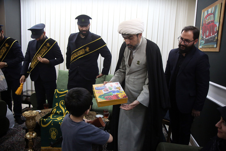 تکریم سه خانواده شهید جنگ تحمیلی رمضان توسط خادمان حرم بانوی کرامت