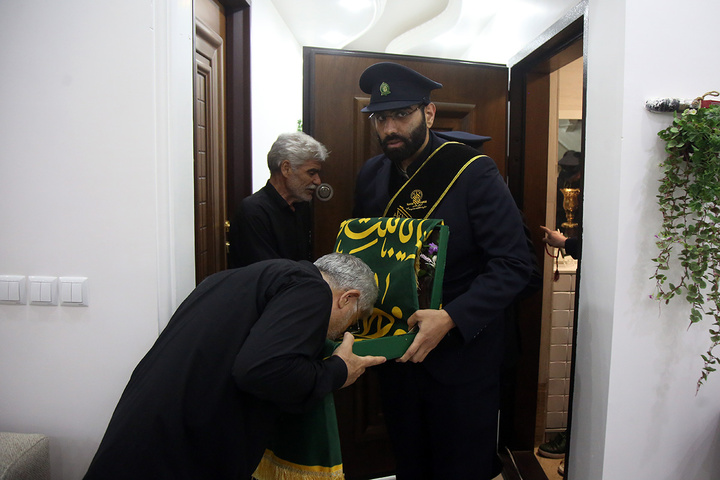 تکریم سه خانواده شهید جنگ تحمیلی رمضان توسط خادمان حرم بانوی کرامت