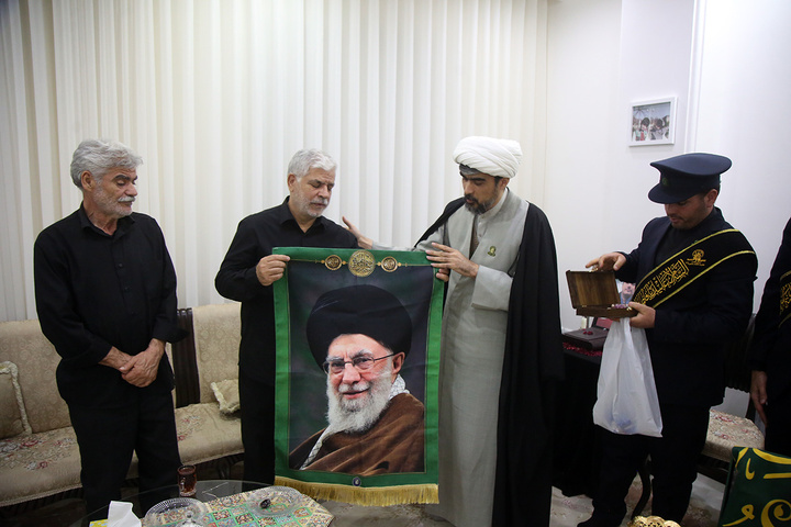 تکریم سه خانواده شهید جنگ تحمیلی رمضان توسط خادمان حرم بانوی کرامت