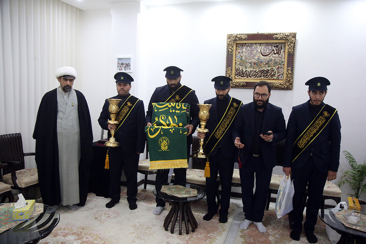 تکریم سه خانواده شهید جنگ تحمیلی رمضان توسط خادمان حرم بانوی کرامت