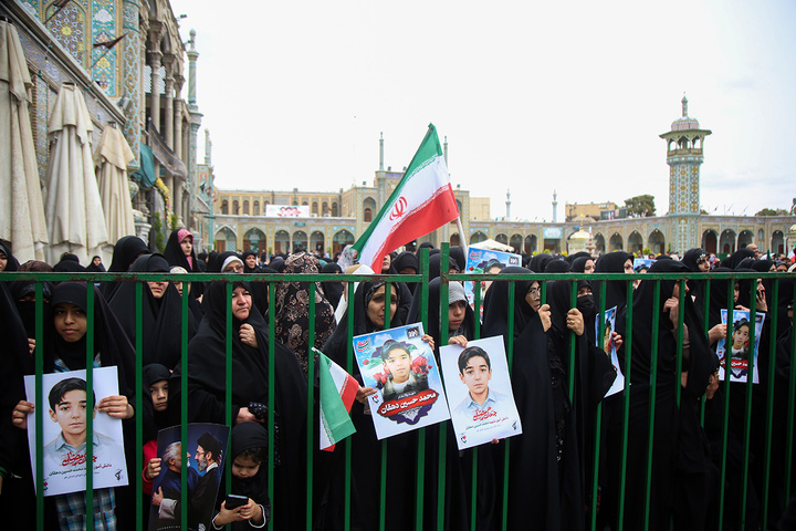 تشییع شهید دانش‌آموز حملات آمریکایی صهیونی در حرم حضرت معصومه (س)