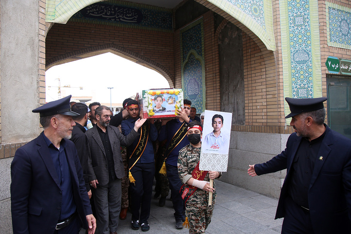 تشییع شهید دانش‌آموز حملات آمریکایی صهیونی در حرم حضرت معصومه (س)