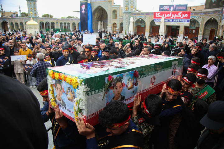 تشییع شهید دانش‌آموز حملات آمریکایی صهیونی در حرم حضرت معصومه (س)