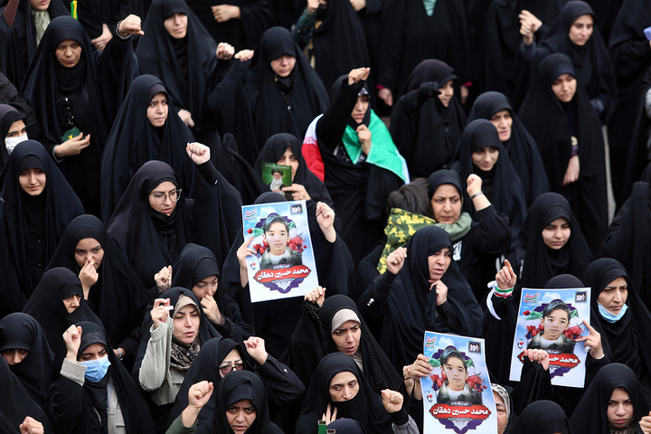 تشییع شهید دانش‌آموز حملات آمریکایی صهیونی در حرم حضرت معصومه (س)