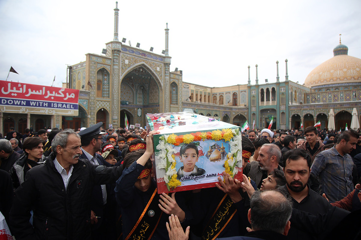 تشییع شهید دانش‌آموز حملات آمریکایی صهیونی در حرم حضرت معصومه (س)