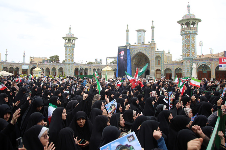 تشییع شهید دانش‌آموز حملات آمریکایی صهیونی در حرم حضرت معصومه (س)