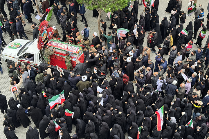 تشییع شهید دانش‌آموز حملات آمریکایی صهیونی در حرم حضرت معصومه (س)