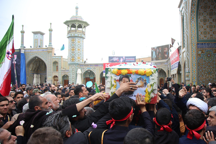 تشییع شهید دانش‌آموز حملات آمریکایی صهیونی در حرم حضرت معصومه (س)