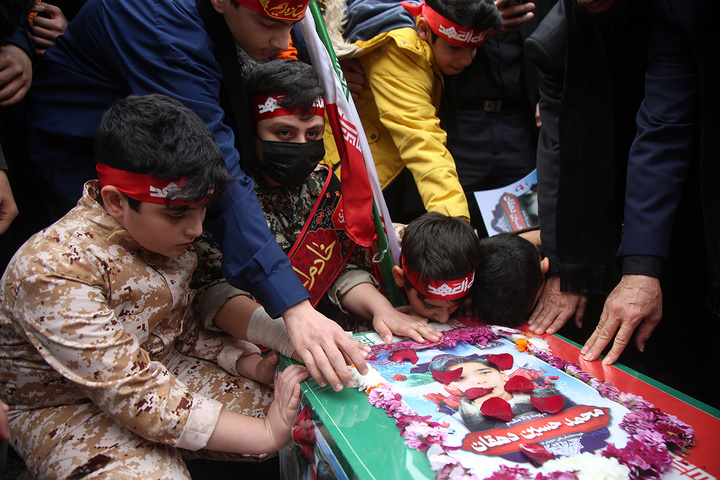 تشییع شهید دانش‌آموز حملات آمریکایی صهیونی در حرم حضرت معصومه (س)