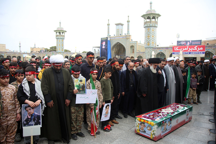 تشییع شهید دانش‌آموز حملات آمریکایی صهیونی در حرم حضرت معصومه (س)