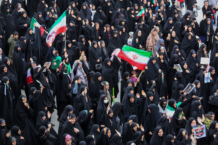 تشییع شهید دانش‌آموز حملات آمریکایی صهیونی در حرم حضرت معصومه (س)