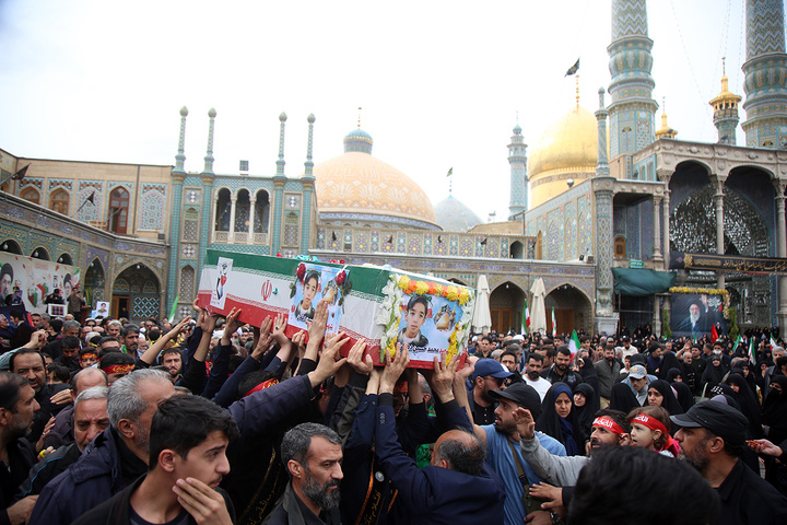 تشییع شهید دانش‌آموز حملات آمریکایی صهیونی در حرم حضرت معصومه (س)